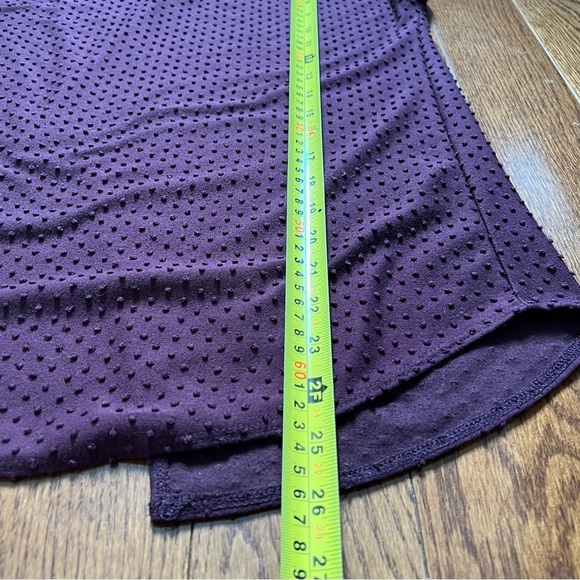 Aritzia Wilfred Burgundy Short Cap Sleeve Textured Blouse Open Cross Back - Sz L - Picture 12 of 16